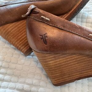 Frye Tan Leather Wedge Shoes size 6.5